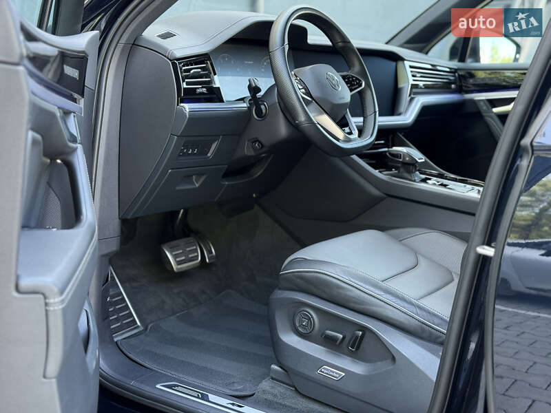Позашляховик / Кросовер Volkswagen Touareg 2021 в Хмельницькому