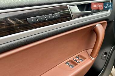 Внедорожник / Кроссовер Volkswagen Touareg 2017 в 