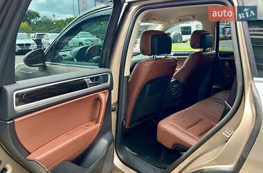 Внедорожник / Кроссовер Volkswagen Touareg 2017 в 