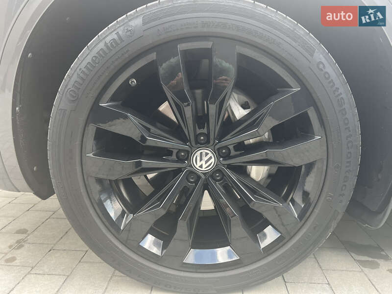 Позашляховик / Кросовер Volkswagen Touareg 2019 в Кам'янець-Подільському