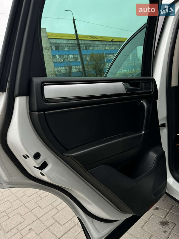 Внедорожник / Кроссовер Volkswagen Touareg 2017 в Виннице