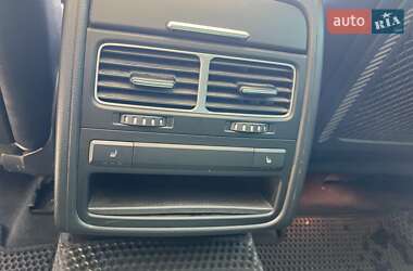 Внедорожник / Кроссовер Volkswagen Touareg 2011 в 