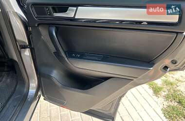Внедорожник / Кроссовер Volkswagen Touareg 2011 в 