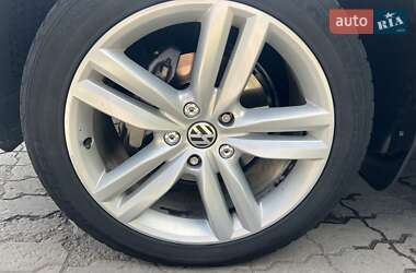Внедорожник / Кроссовер Volkswagen Touareg 2011 в 