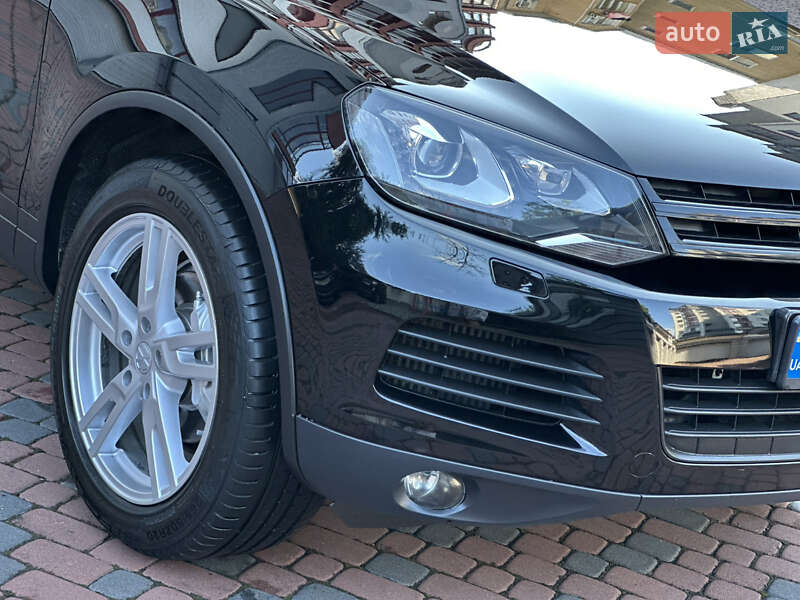 Позашляховик / Кросовер Volkswagen Touareg 2012 в Івано-Франківську