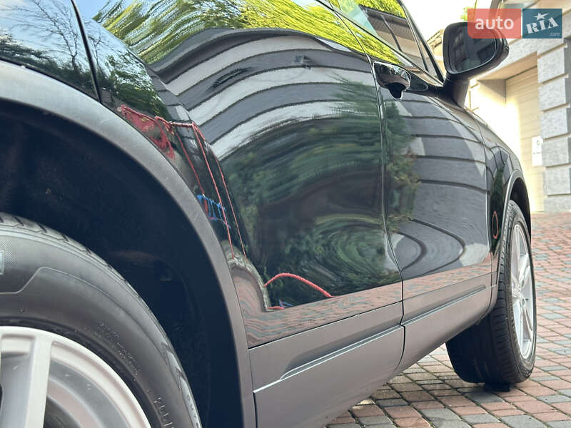 Позашляховик / Кросовер Volkswagen Touareg 2012 в Івано-Франківську