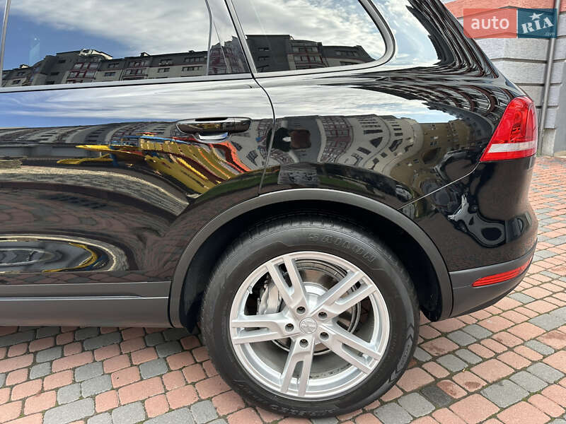 Позашляховик / Кросовер Volkswagen Touareg 2012 в Івано-Франківську