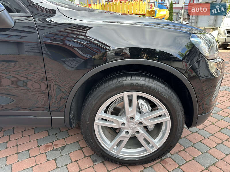 Позашляховик / Кросовер Volkswagen Touareg 2012 в Івано-Франківську