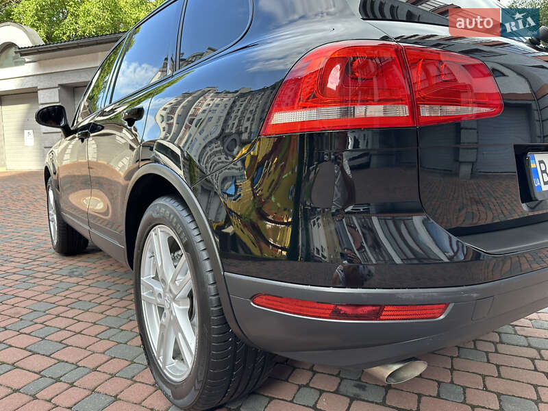 Позашляховик / Кросовер Volkswagen Touareg 2012 в Івано-Франківську