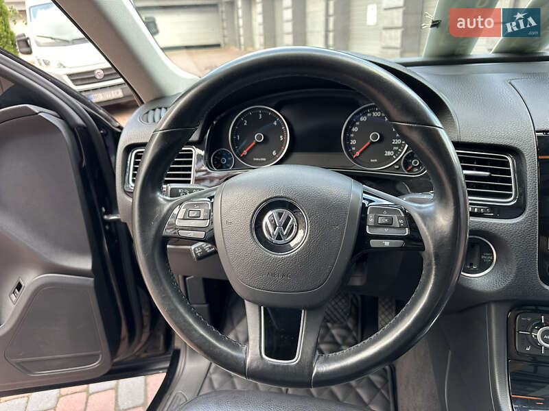 Позашляховик / Кросовер Volkswagen Touareg 2012 в Івано-Франківську