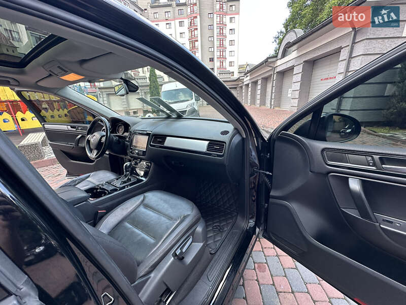 Позашляховик / Кросовер Volkswagen Touareg 2012 в Івано-Франківську