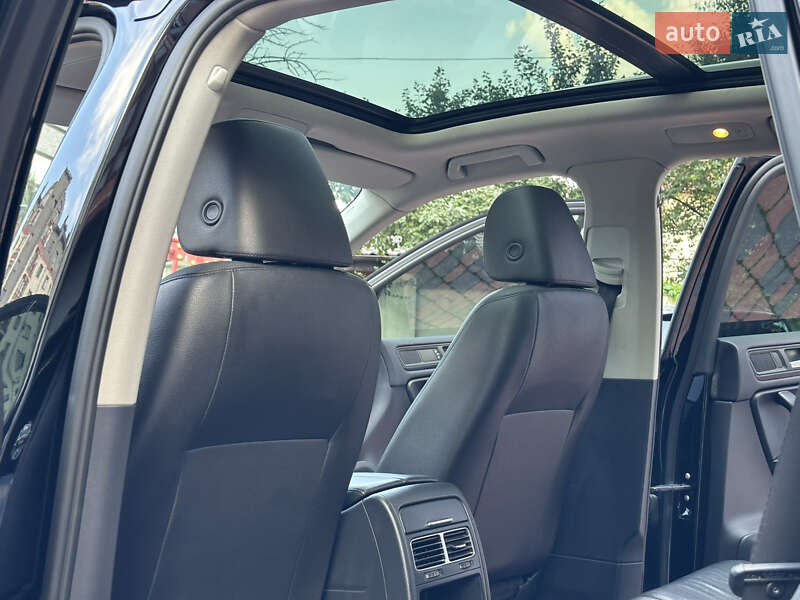Позашляховик / Кросовер Volkswagen Touareg 2012 в Івано-Франківську