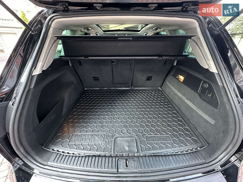 Позашляховик / Кросовер Volkswagen Touareg 2012 в Івано-Франківську