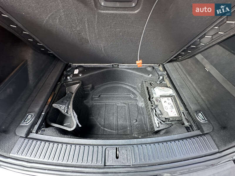 Позашляховик / Кросовер Volkswagen Touareg 2012 в Івано-Франківську