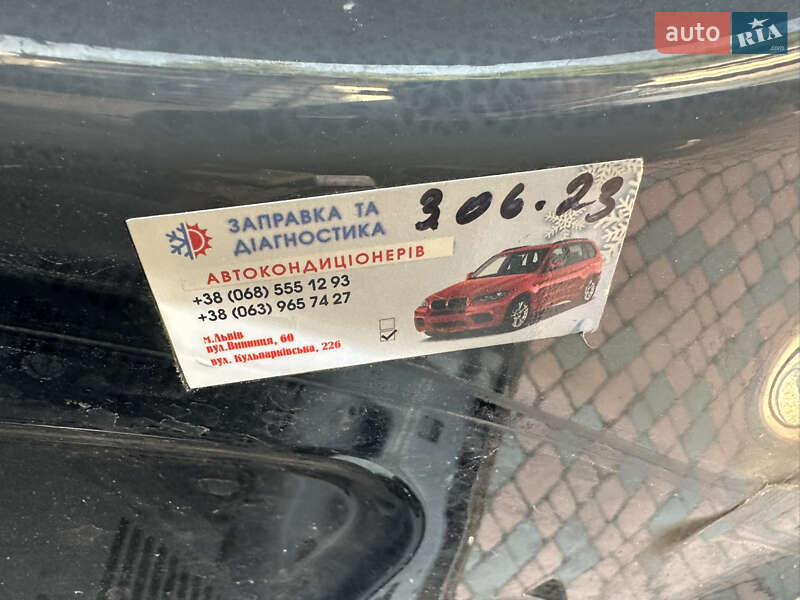 Позашляховик / Кросовер Volkswagen Touareg 2012 в Івано-Франківську