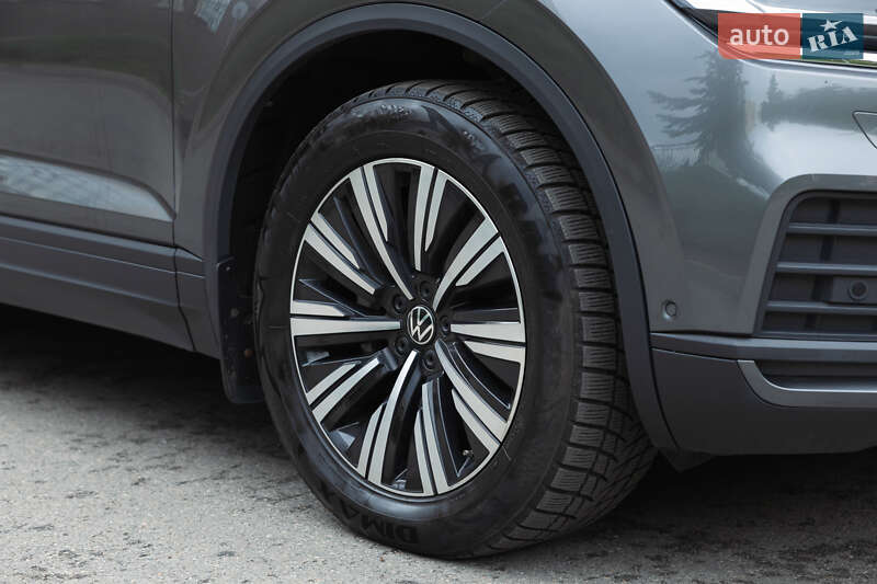 Позашляховик / Кросовер Volkswagen Touareg 2021 в Харкові