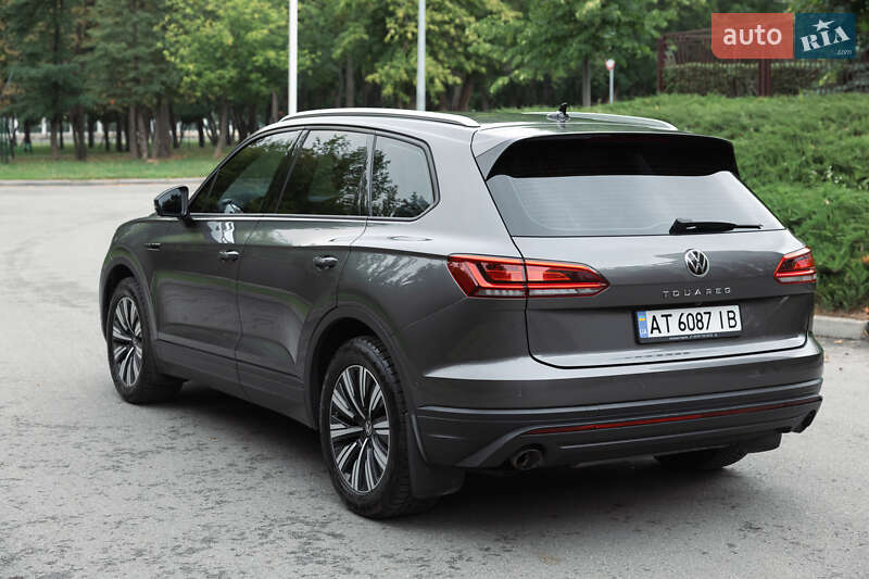 Позашляховик / Кросовер Volkswagen Touareg 2021 в Харкові