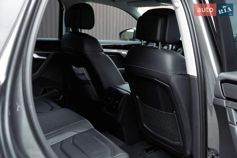 Позашляховик / Кросовер Volkswagen Touareg 2021 в Харкові