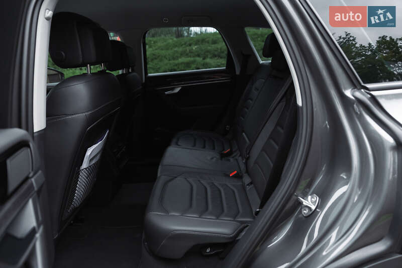 Позашляховик / Кросовер Volkswagen Touareg 2021 в Харкові