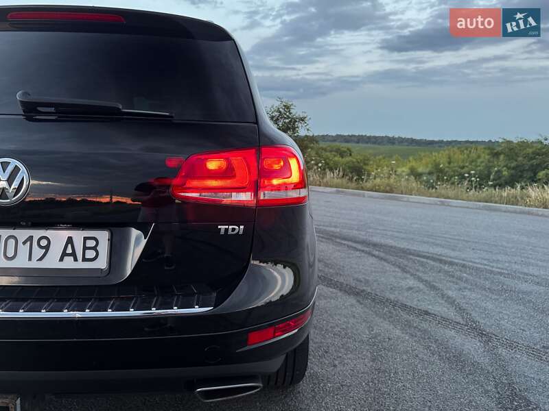Внедорожник / Кроссовер Volkswagen Touareg 2013 в Ровно