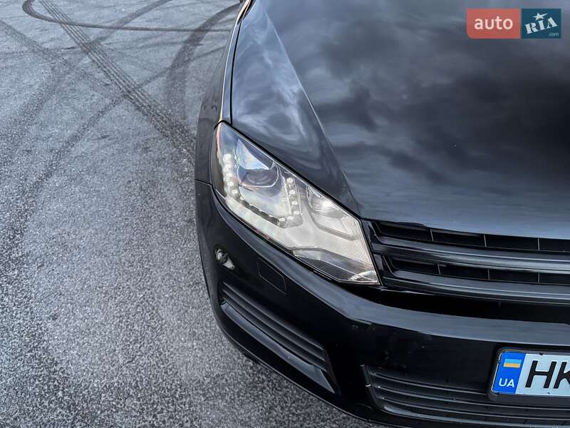 Внедорожник / Кроссовер Volkswagen Touareg 2013 в Ровно