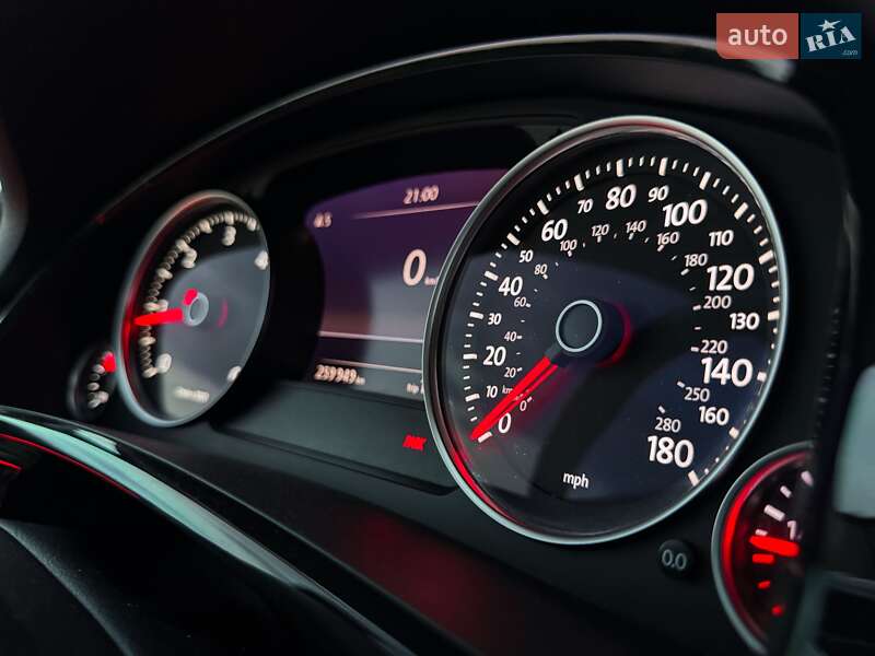 Внедорожник / Кроссовер Volkswagen Touareg 2013 в Ровно