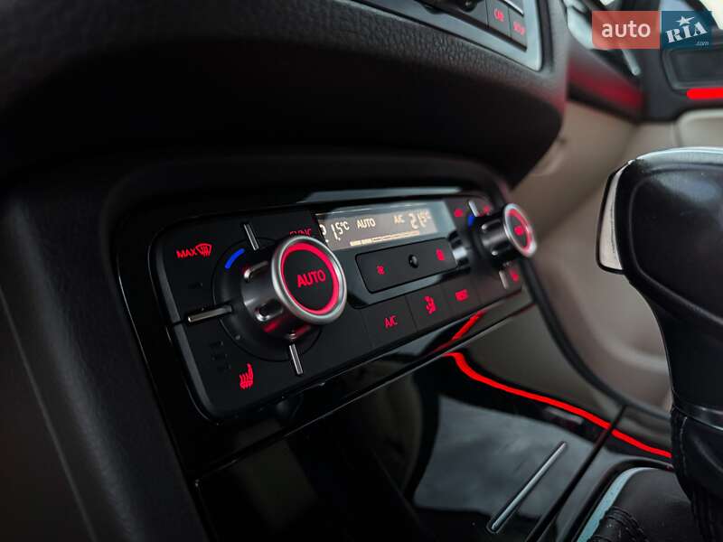Внедорожник / Кроссовер Volkswagen Touareg 2013 в Ровно