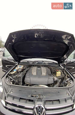 Внедорожник / Кроссовер Volkswagen Touareg 2011 в 