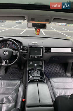 Внедорожник / Кроссовер Volkswagen Touareg 2011 в 