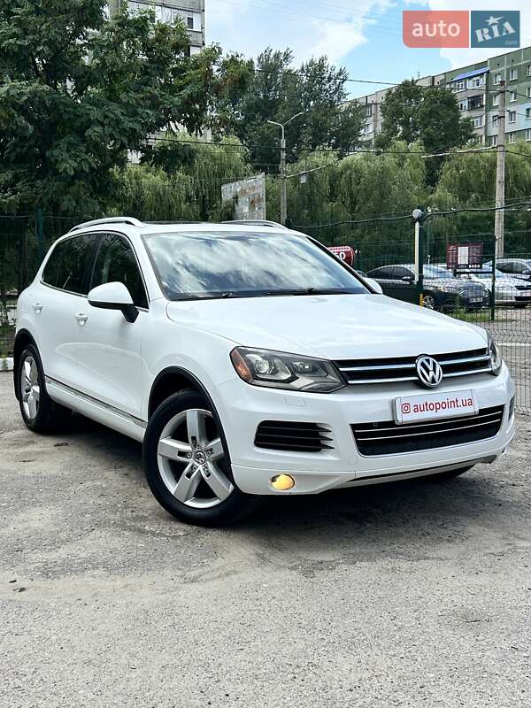 Внедорожник / Кроссовер Volkswagen Touareg 2014 в Сумах