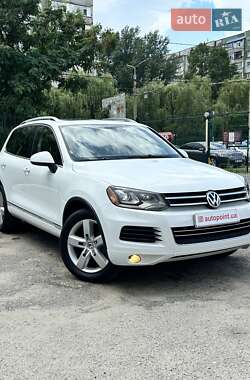 Позашляховик / Кросовер Volkswagen Touareg 2014 в 