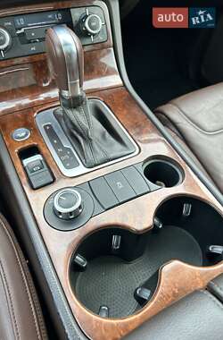 Позашляховик / Кросовер Volkswagen Touareg 2014 в 