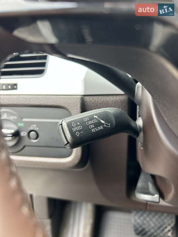 Внедорожник / Кроссовер Volkswagen Touareg 2014 в Сумах