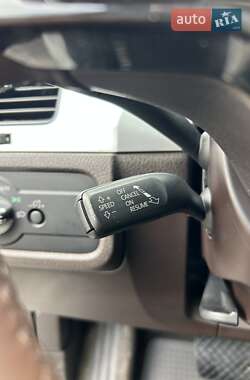 Позашляховик / Кросовер Volkswagen Touareg 2014 в 