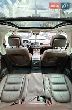 Позашляховик / Кросовер Volkswagen Touareg 2014 в 