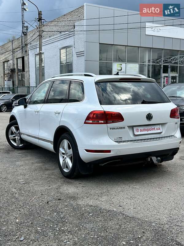 Внедорожник / Кроссовер Volkswagen Touareg 2014 в Сумах