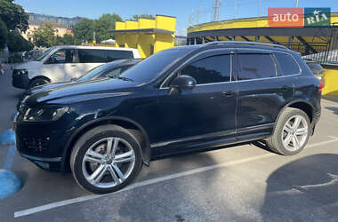 Внедорожник / Кроссовер Volkswagen Touareg 2015 в Черновцах