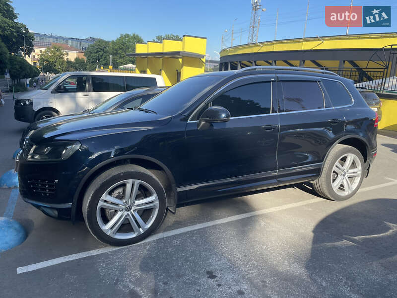 Внедорожник / Кроссовер Volkswagen Touareg 2015 в 