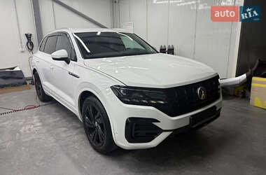 Позашляховик / Кросовер Volkswagen Touareg 2018 в Чернівцях
