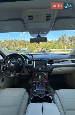 Внедорожник / Кроссовер Volkswagen Touareg 2011 в 