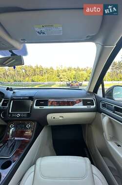 Внедорожник / Кроссовер Volkswagen Touareg 2011 в 