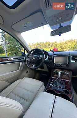 Внедорожник / Кроссовер Volkswagen Touareg 2011 в 