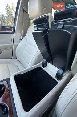 Внедорожник / Кроссовер Volkswagen Touareg 2011 в 