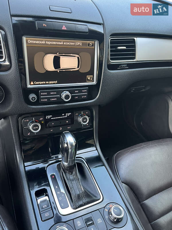 Позашляховик / Кросовер Volkswagen Touareg 2011 в Черкасах