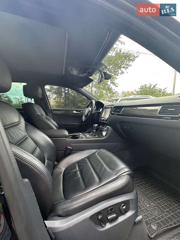 Внедорожник / Кроссовер Volkswagen Touareg 2014 в Харькове