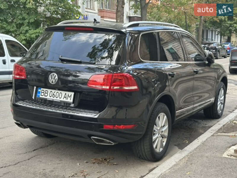 Внедорожник / Кроссовер Volkswagen Touareg 2014 в Харькове