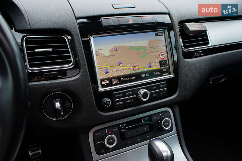 Внедорожник / Кроссовер Volkswagen Touareg 2014 в Житомире