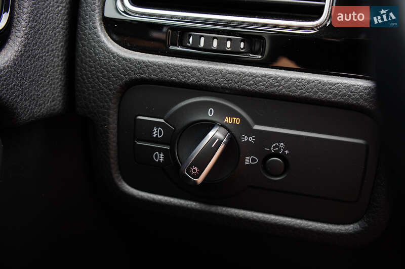 Внедорожник / Кроссовер Volkswagen Touareg 2014 в Житомире