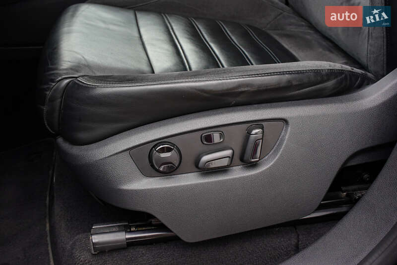 Внедорожник / Кроссовер Volkswagen Touareg 2014 в Житомире