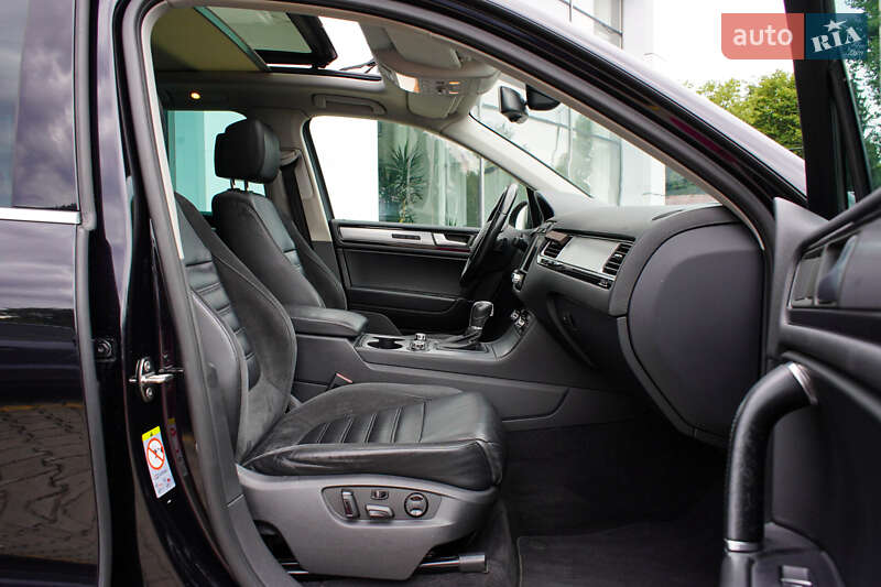 Внедорожник / Кроссовер Volkswagen Touareg 2014 в Житомире